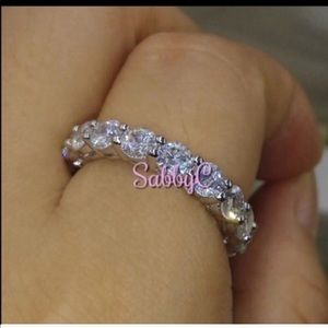 New 18 k white gold engagement ring